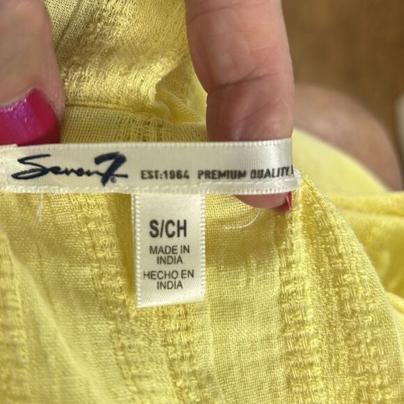 Seven7 Oversized Small Yellow Beauty! - Picture 8 of 9